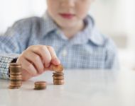 Kaip vaikus išmokyti, kad pinigai nėra begaliniai?